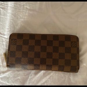 Authentic Louis Vuitton Zippy wallet ebene